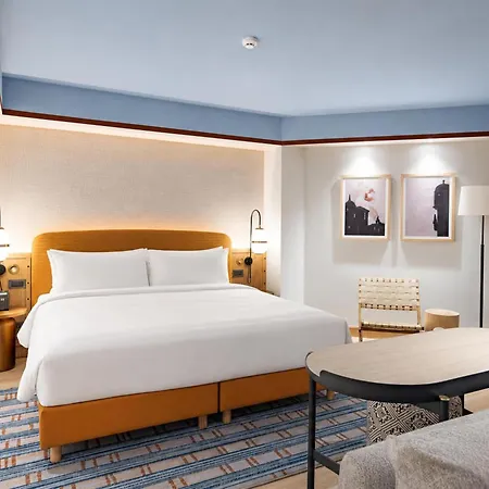 Hilton & 4*